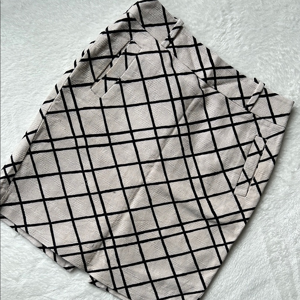Banana Republic Black and Cream Grid Skirt